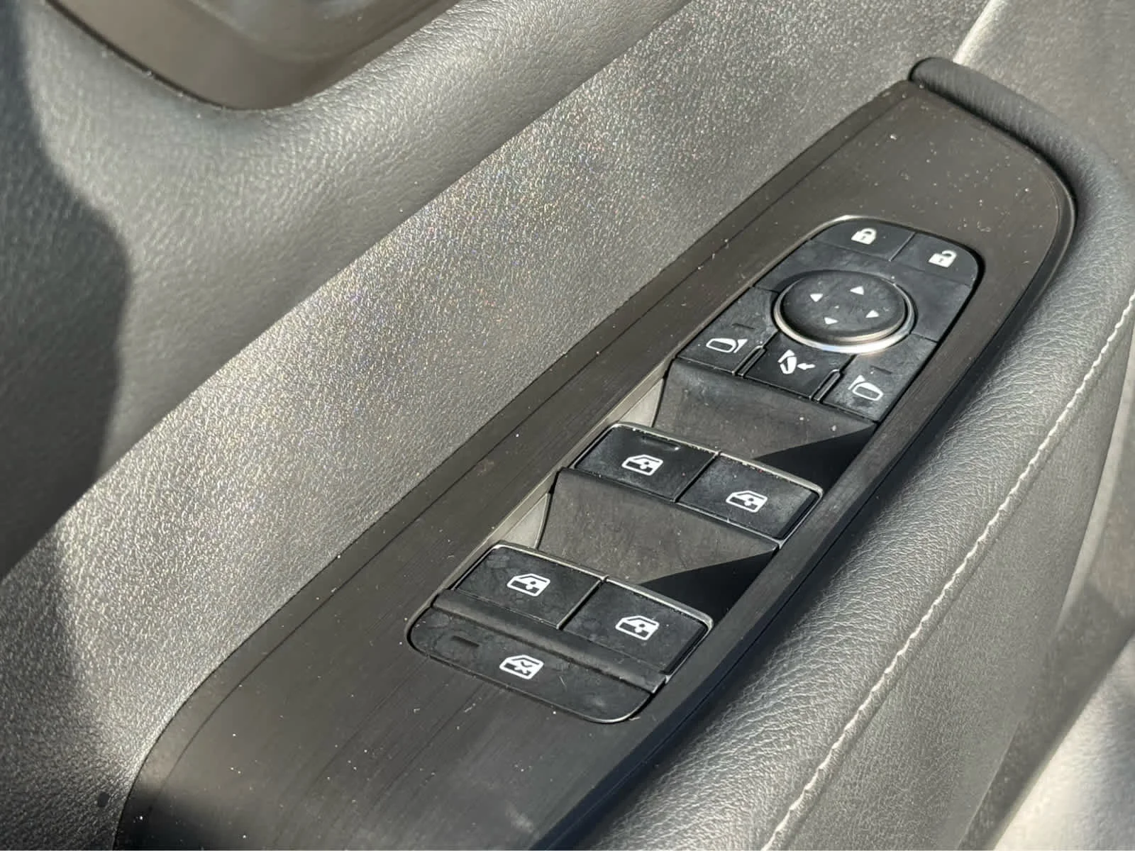 Used 2025 Aspen White Tricoat Nissan SL image 19