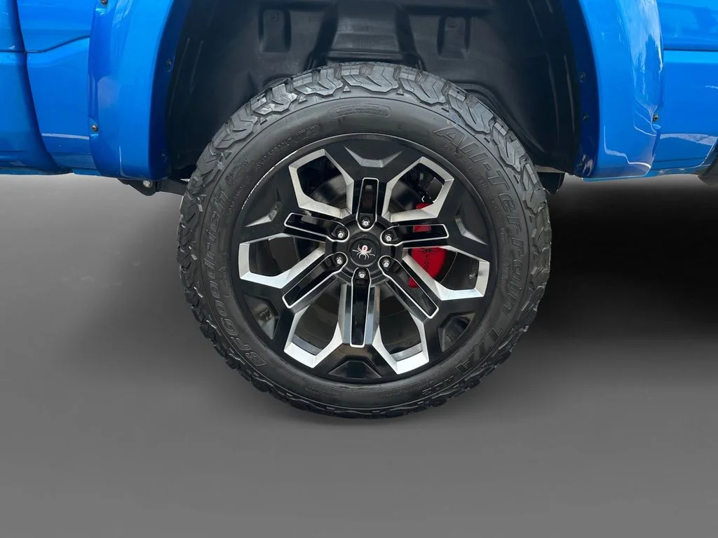 Used 2022 Blue Ram Big Horn/Lone Star image 8
