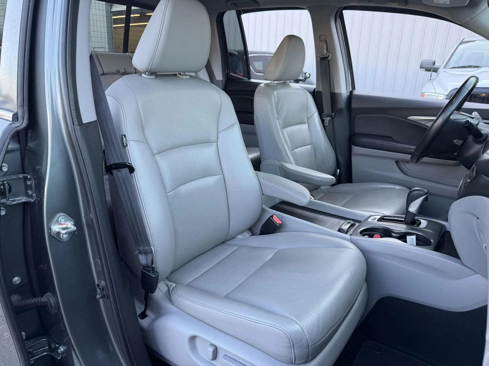 Used 2019 Forest Mist Metallic Honda RTL image 21