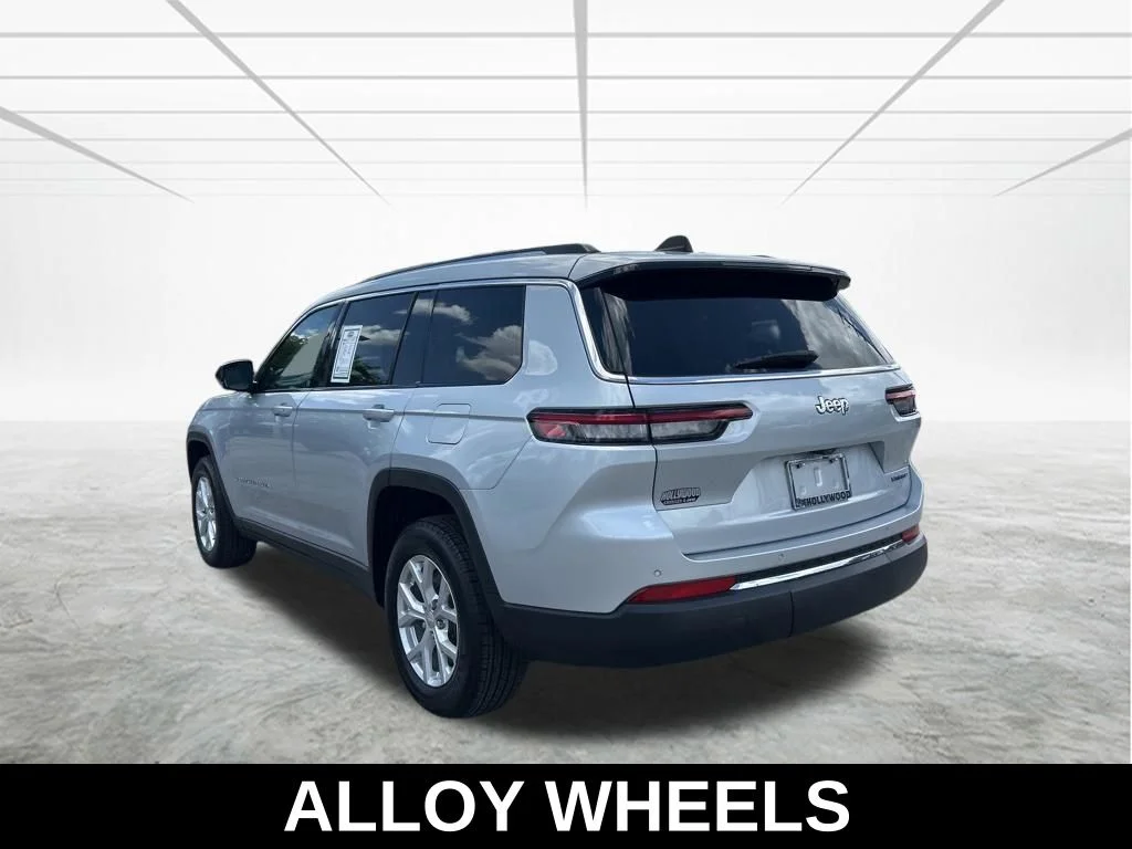 Used 2024 Silver Jeep Limited image 7