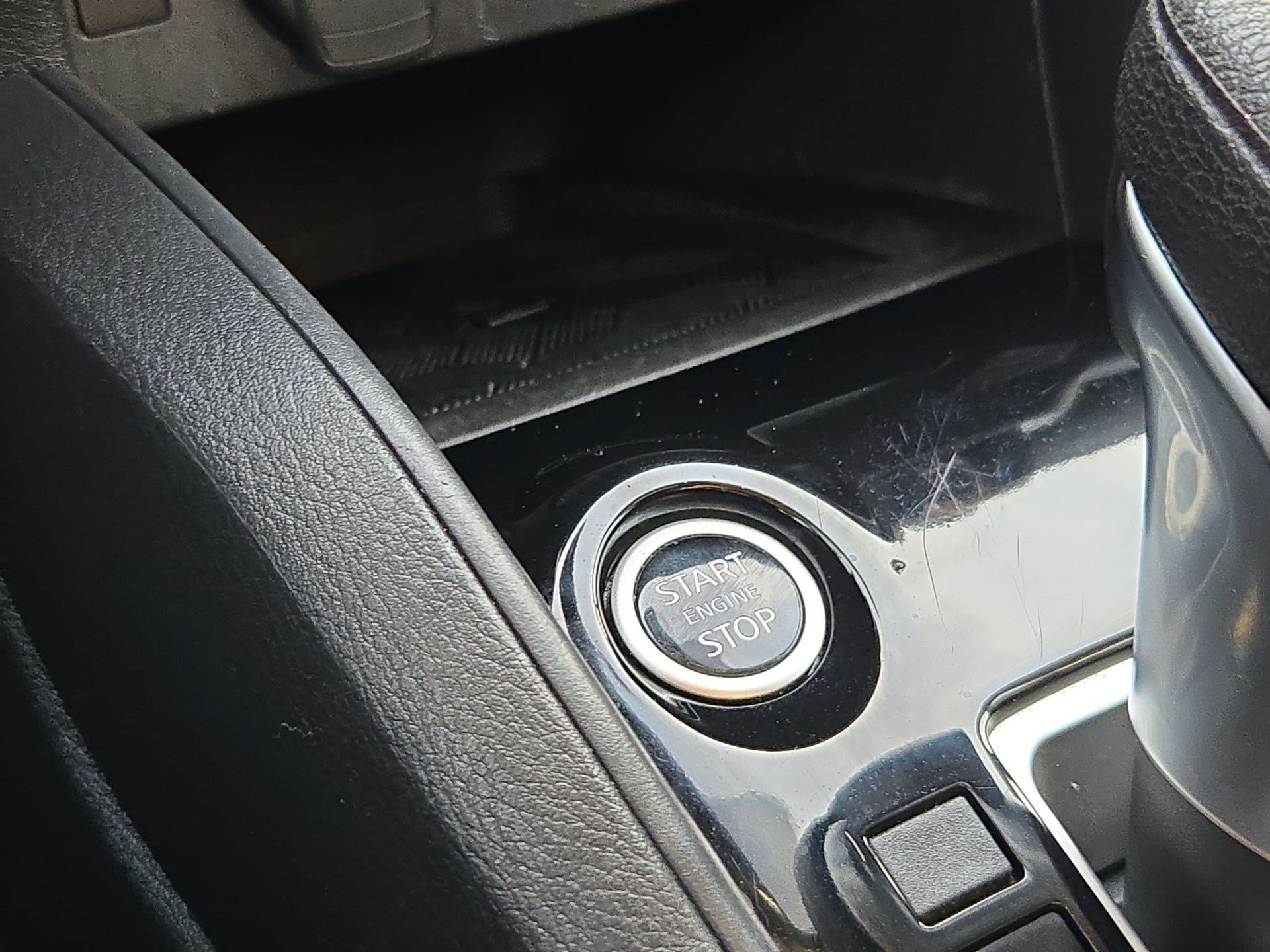 Used 2024 Super Black Nissan SR image 18
