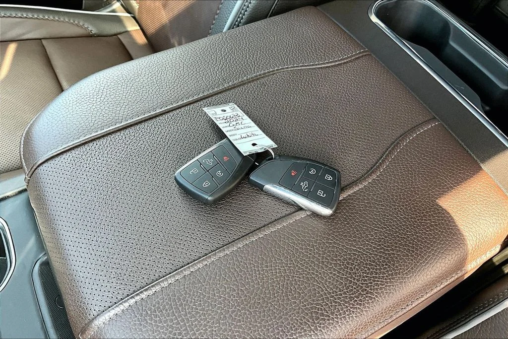 Used 2024 White GMC Denali image 10