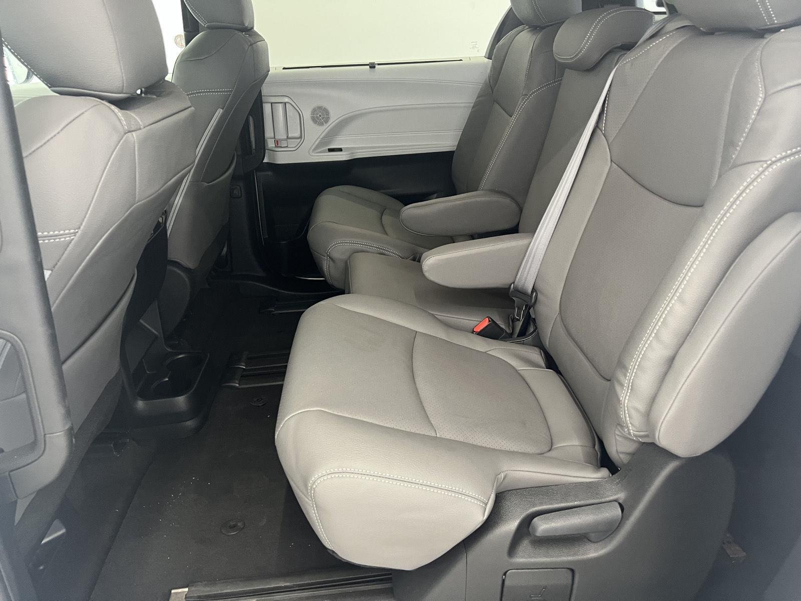Used 2025 Ice Cap Toyota LE image 29