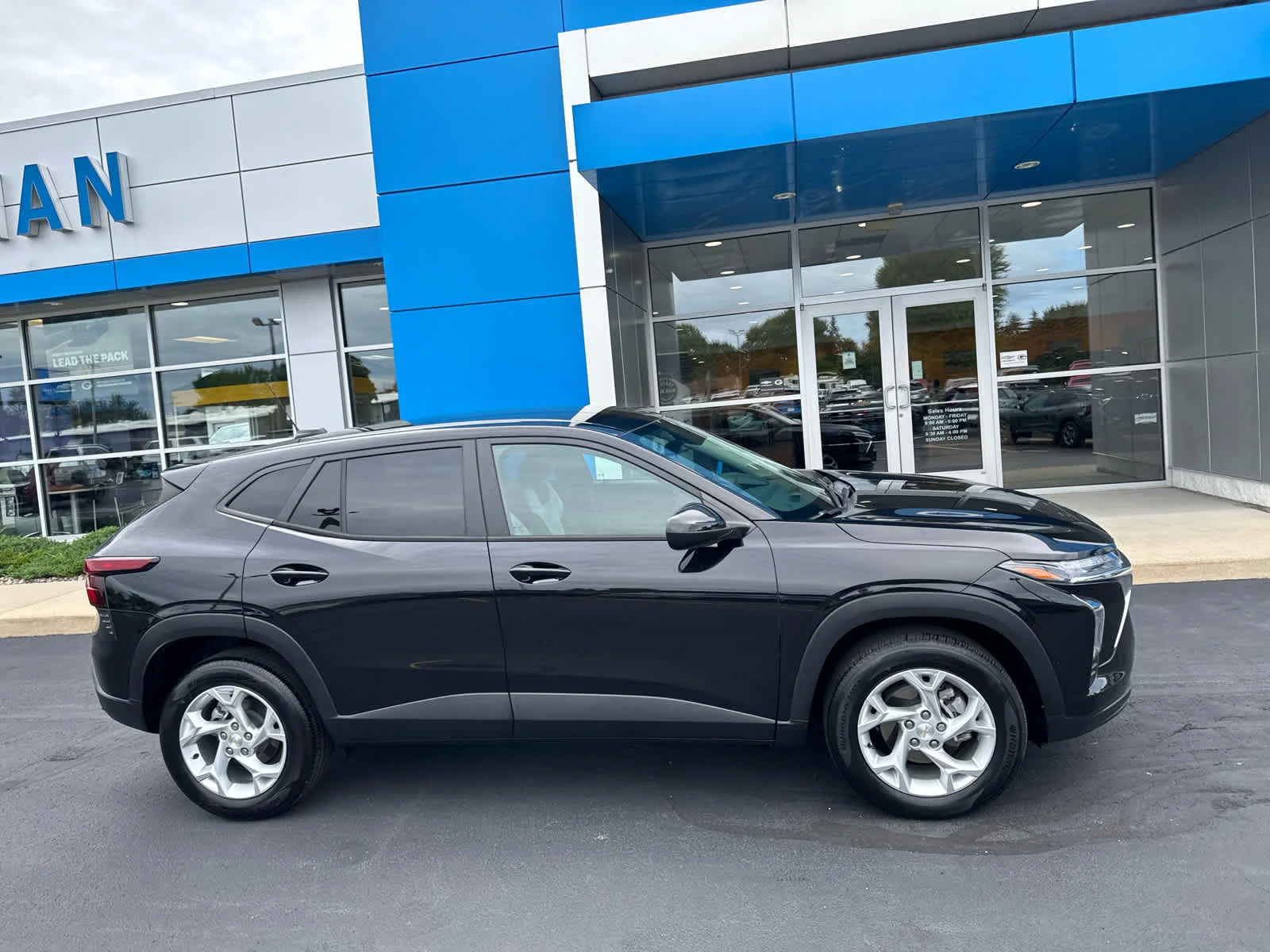 Used 2024 Chevrolet Trax LS with VIN KL77LFE22RC133130 for sale in Cedarburg, WI