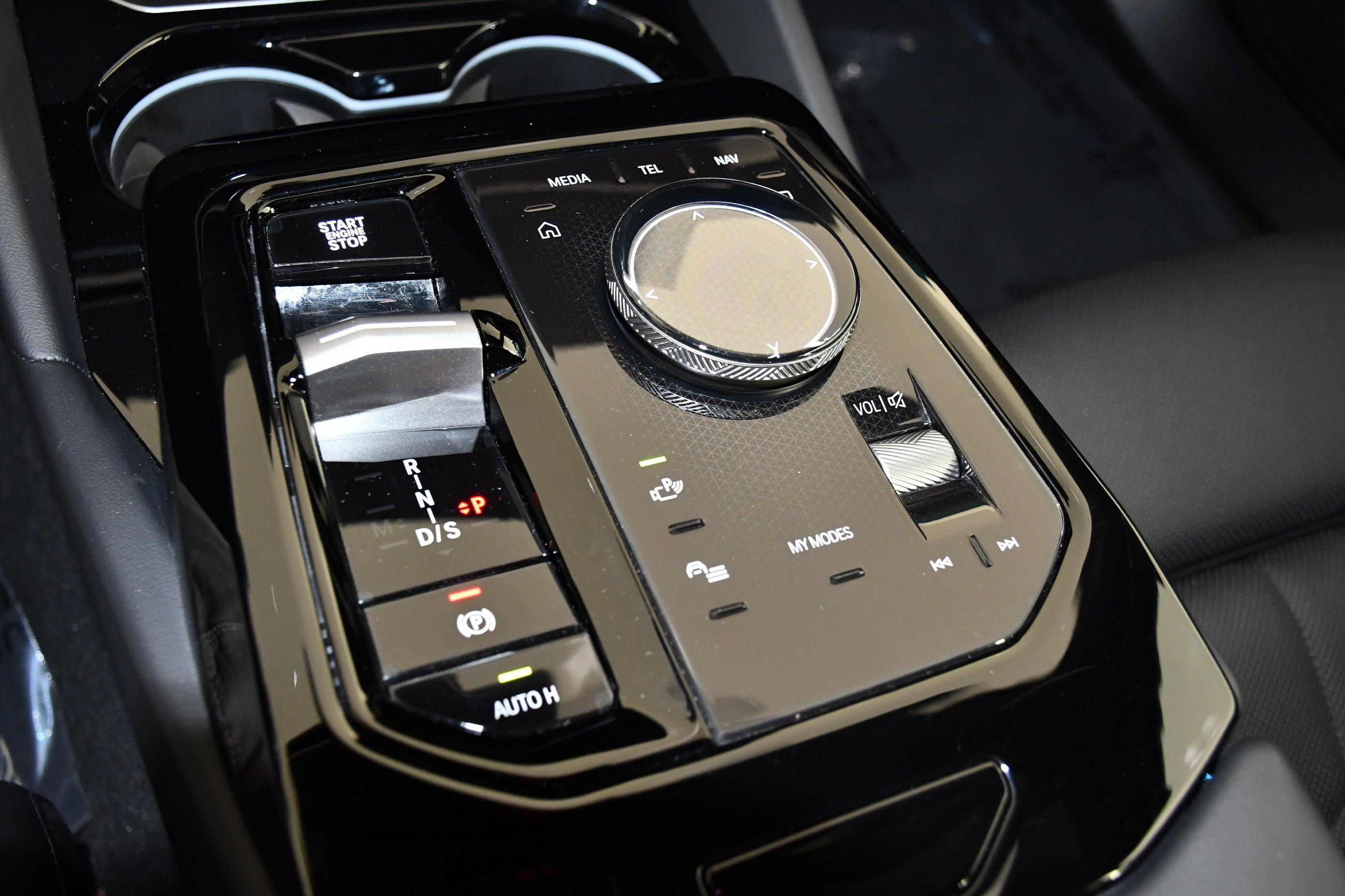 2025 BMW 5 Series 530i - Photo 31