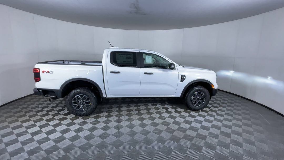 New 2025 Oxford White Ford XLT image 9