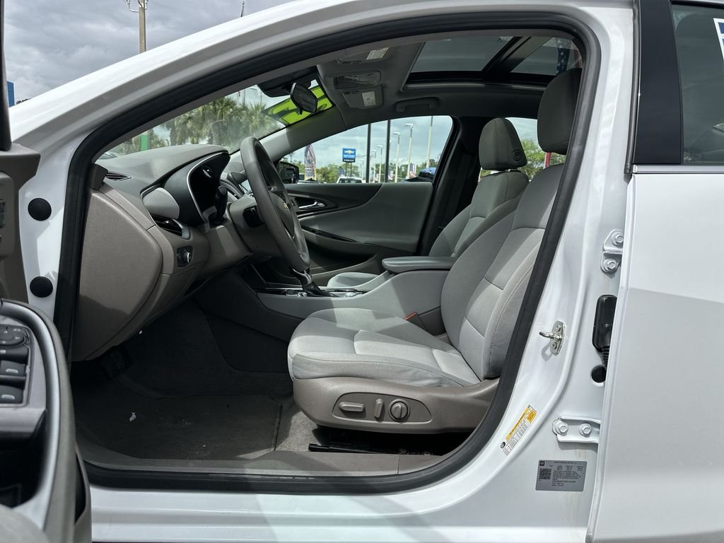 Used 2024 Summit White Chevrolet 1LT image 19