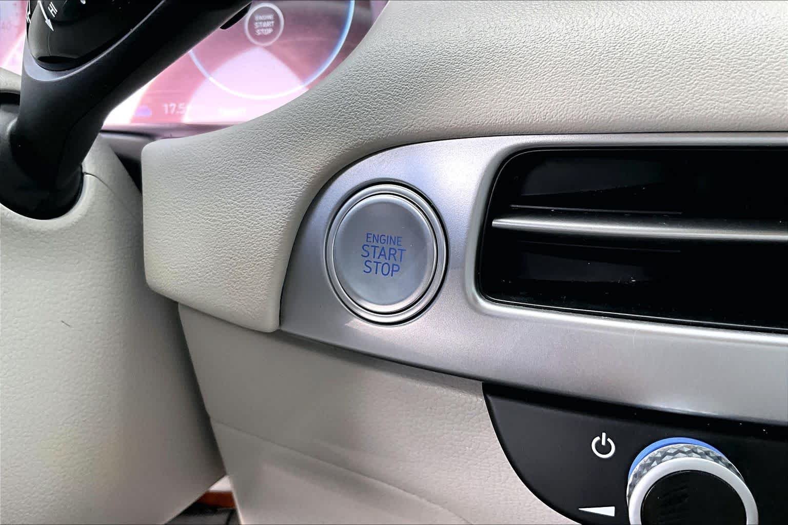 Used 2024 Moonlight Cloud Hyundai Limited image 30