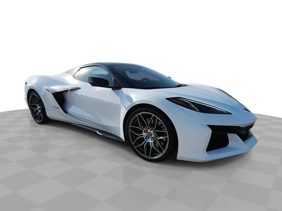 Used 2024 White Chevrolet Z06 image 1