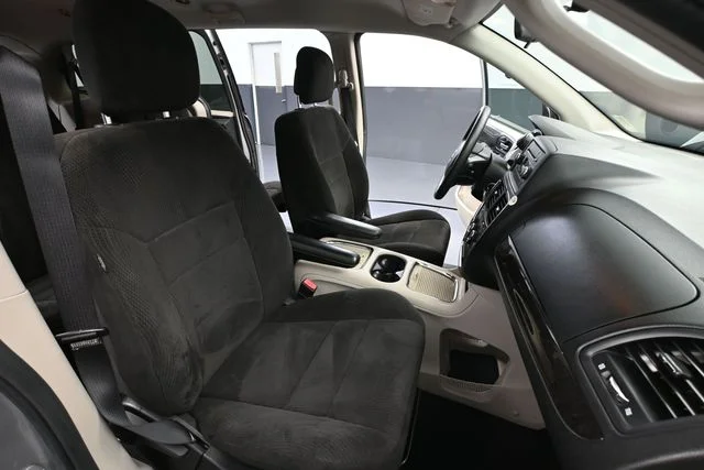Used 2013 Silver Dodge SXT image 43