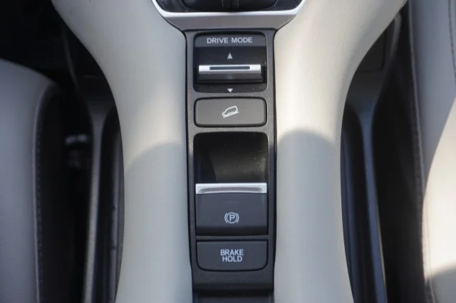 Used 2025  Honda EX-L image 31