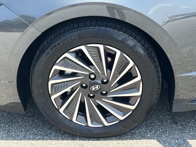 Certified Used 2025 Gray Hyundai SEL image 39