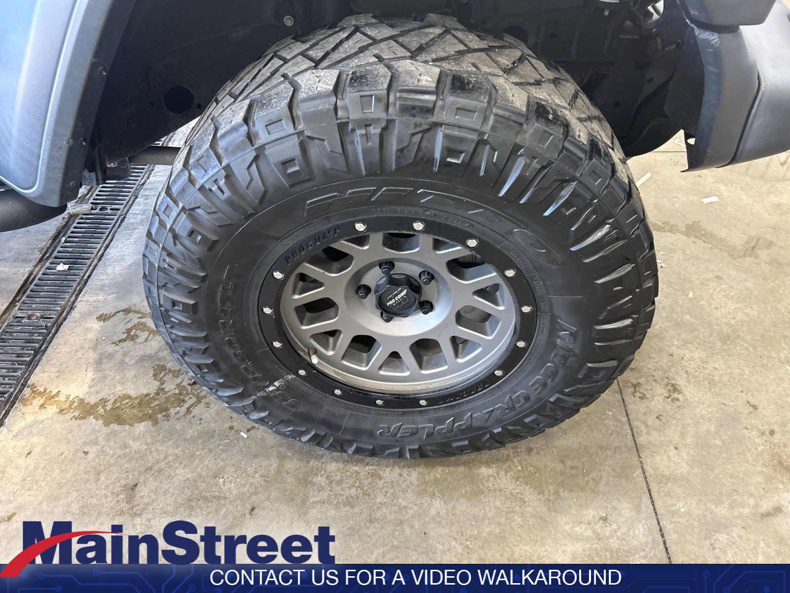 Used 2018 Black Clearcoat Jeep Sport S image 21
