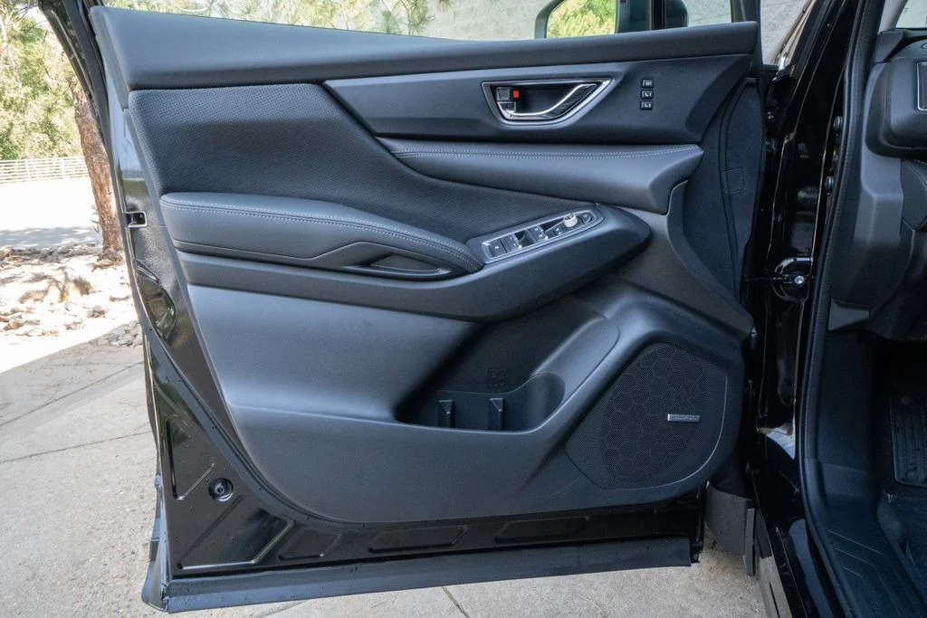 New 2026 CRYSTAL BLACK SILICA Subaru Limited 7-Passenger image 7