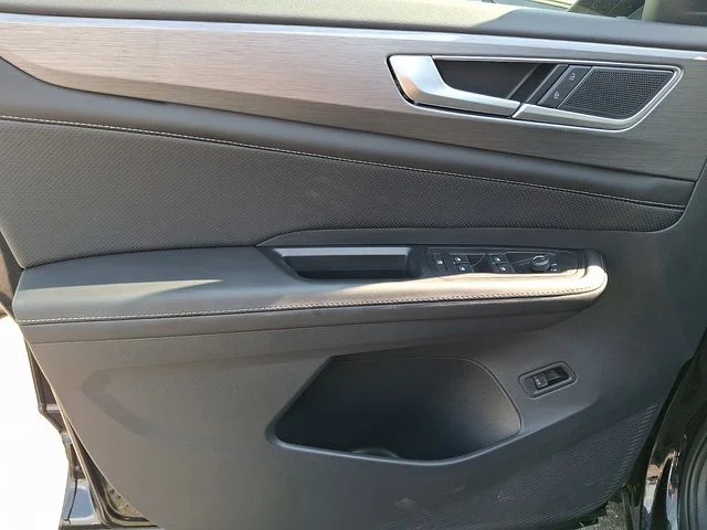 New 2026 Black Volkswagen SE w/Technology image 8