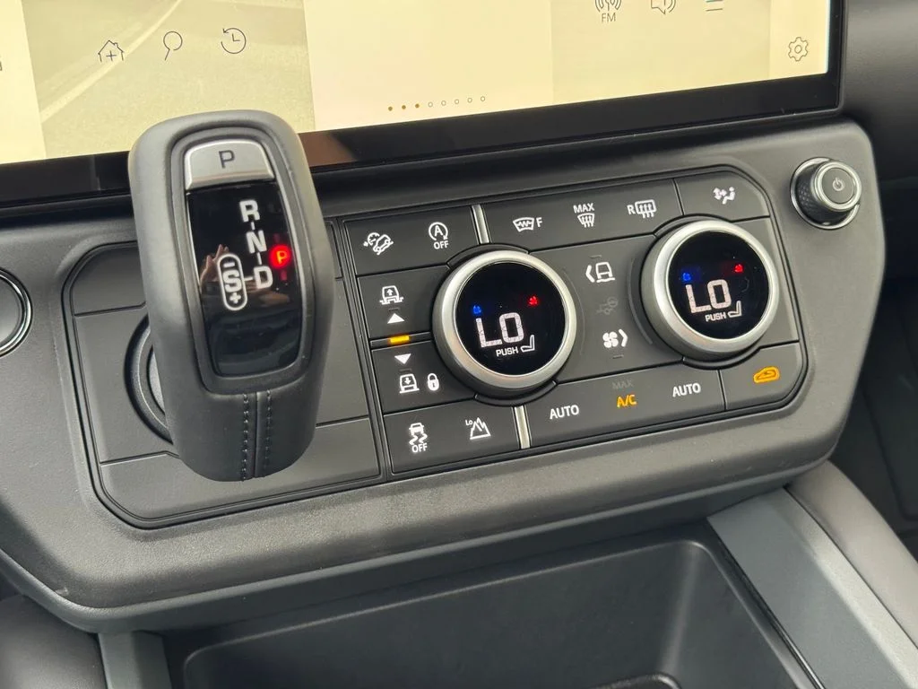 New 2026 Fuji White Land Rover X-Dynamic SE image 21