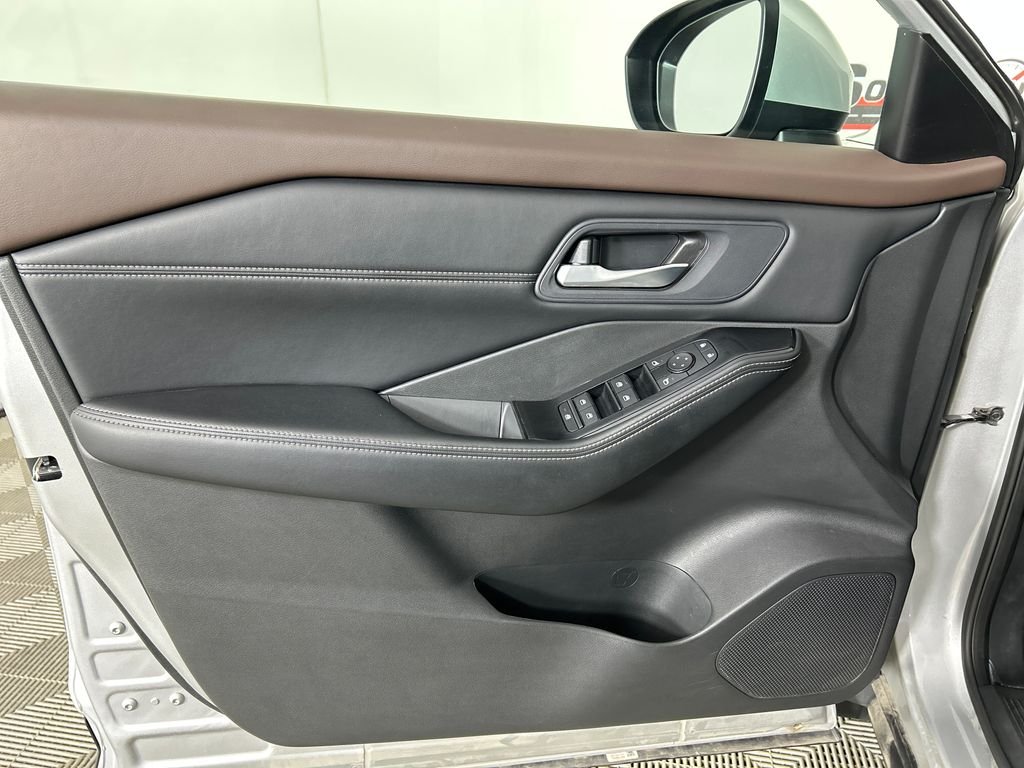 Used 2023 Silver Nissan SV image 11