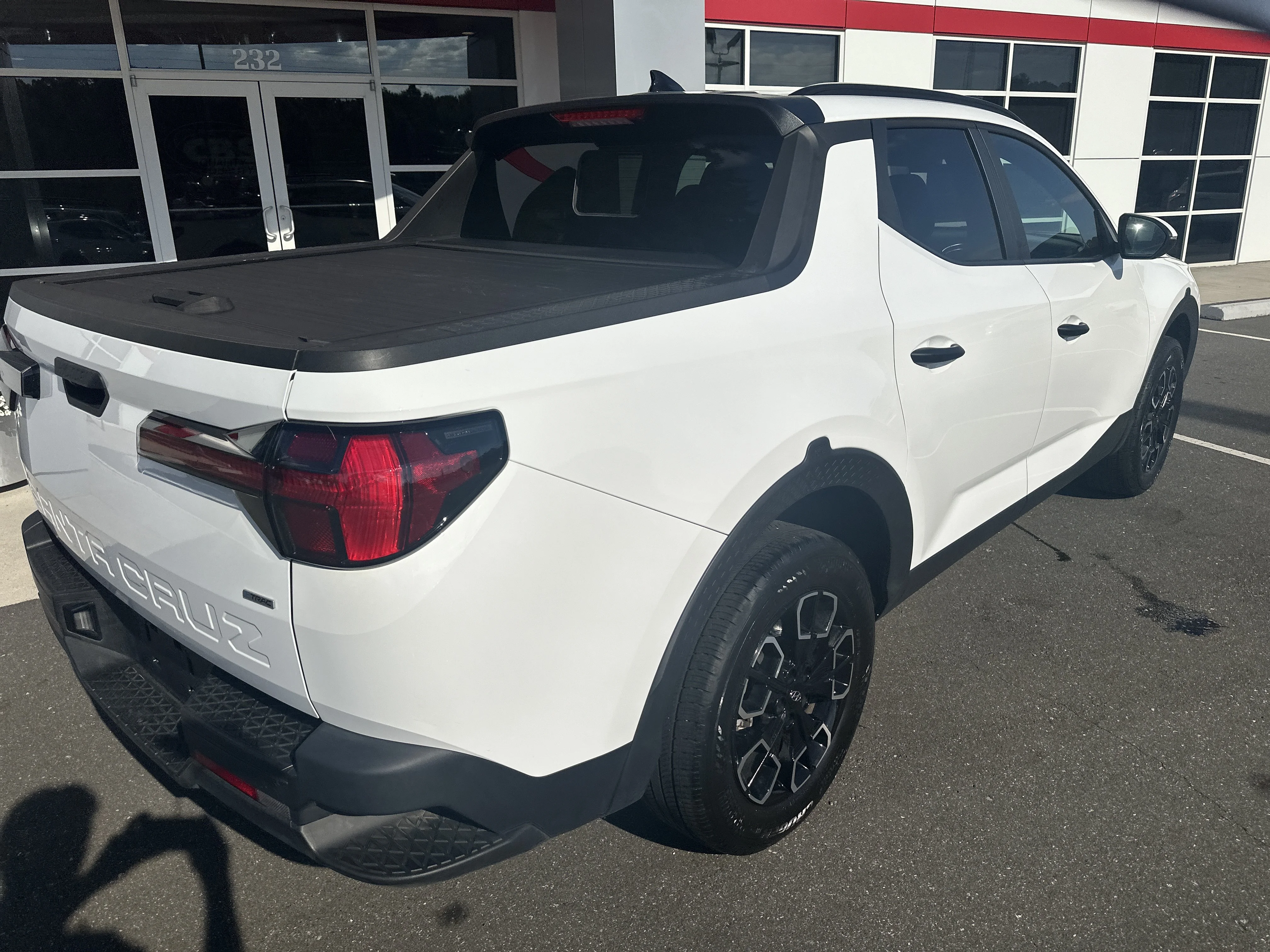 Used 2024 Atlas White Hyundai SEL image 8