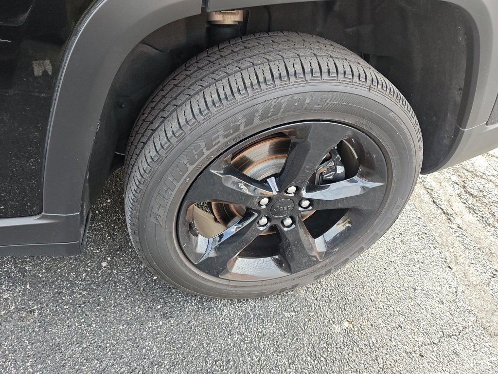 Used 2025 Black Jeep Altitude X image 4