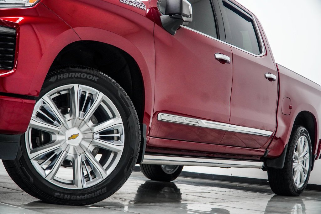 Used 2023 Red Chevrolet High Country image 8