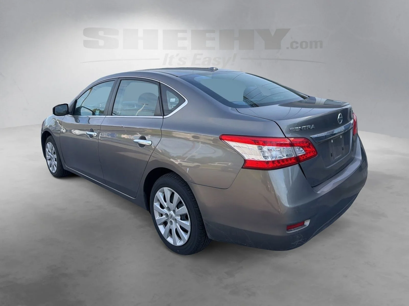 Used 2015 Silver Nissan SV image 14