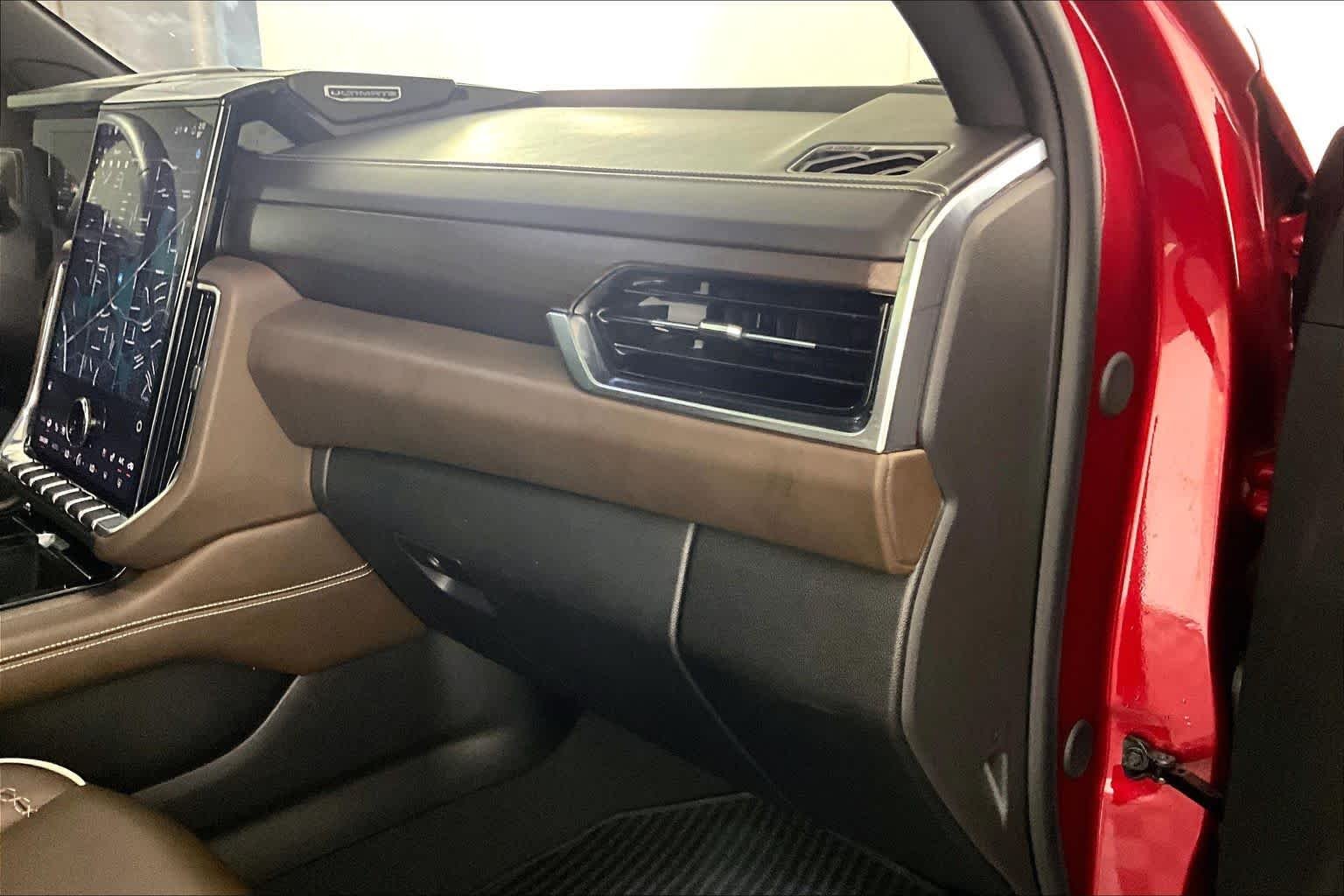 2025 GMC Yukon XL Denali Ultimate - Photo 18