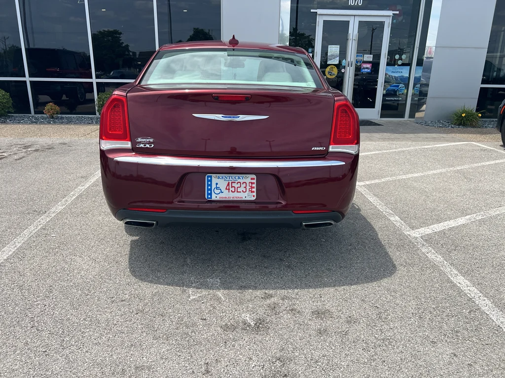 Used 2015 Velvet Red Pearlcoat Chrysler Limited image 7