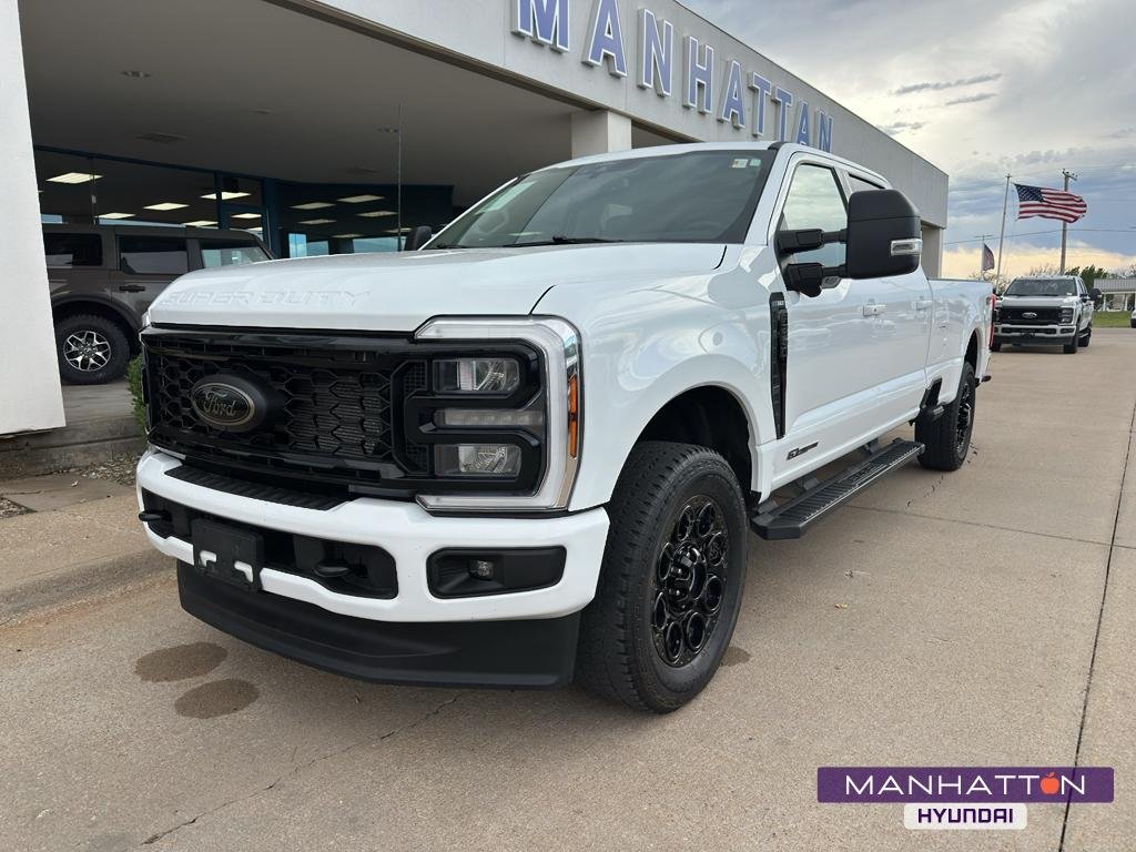 Used 2025 Oxford White Ford XLT image 1