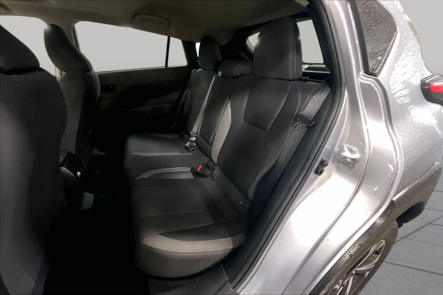 Used 2025 Ice Silver Metallic Subaru Premium image 21