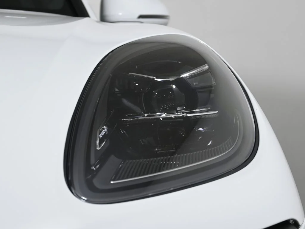 2026 Porsche Macan - Photo 11