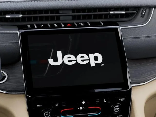 New 2025 Diamond Black Crystal Pearl-Coat Exterior Paint Jeep Limited image 22