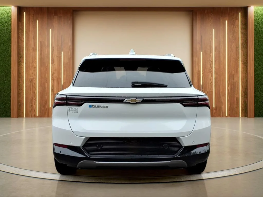 Used 2025 Summit White Chevrolet LT image 30