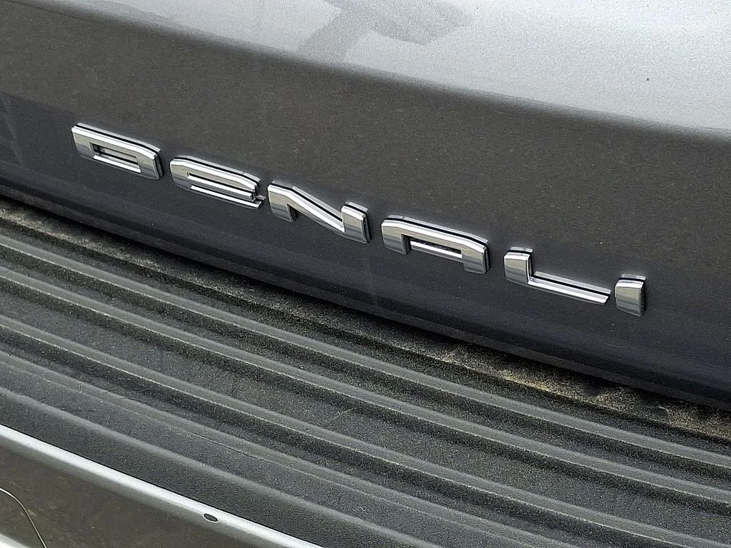 Used 2022 Gray GMC Denali image 34