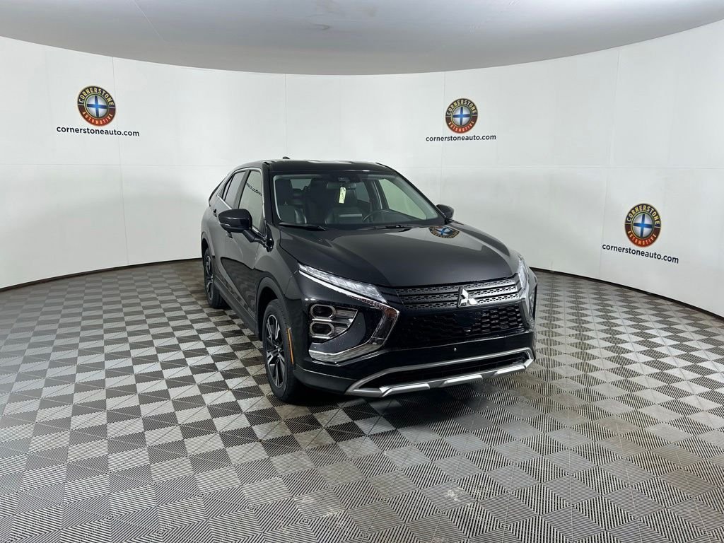 Used 2024 Silver Mitsubishi SE image 17