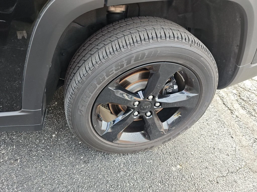 Used 2025 Black Jeep Altitude X image 4
