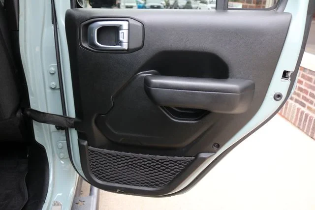 Used 2024 Earl Clearcoat Jeep Sport S image 36