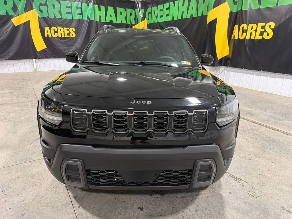 New 2026 Diamond Black Crystal Pearl-Coat Exterior Paint Jeep Laredo image 12
