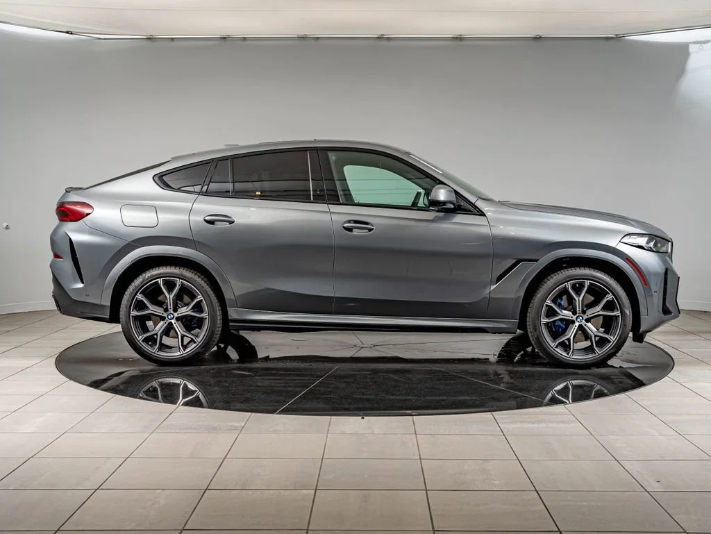New 2027 Gray Metallic BMW xDrive40i image 4