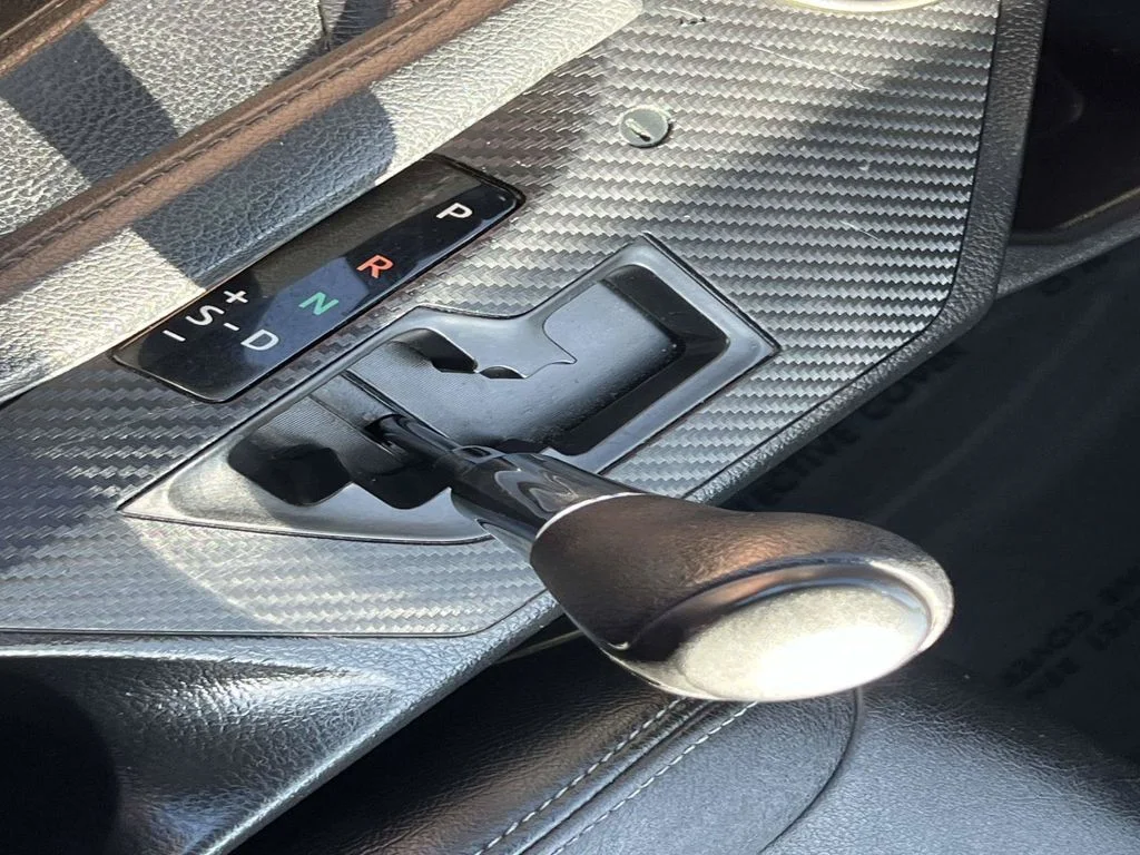 Used 2015 White Toyota LE image 38