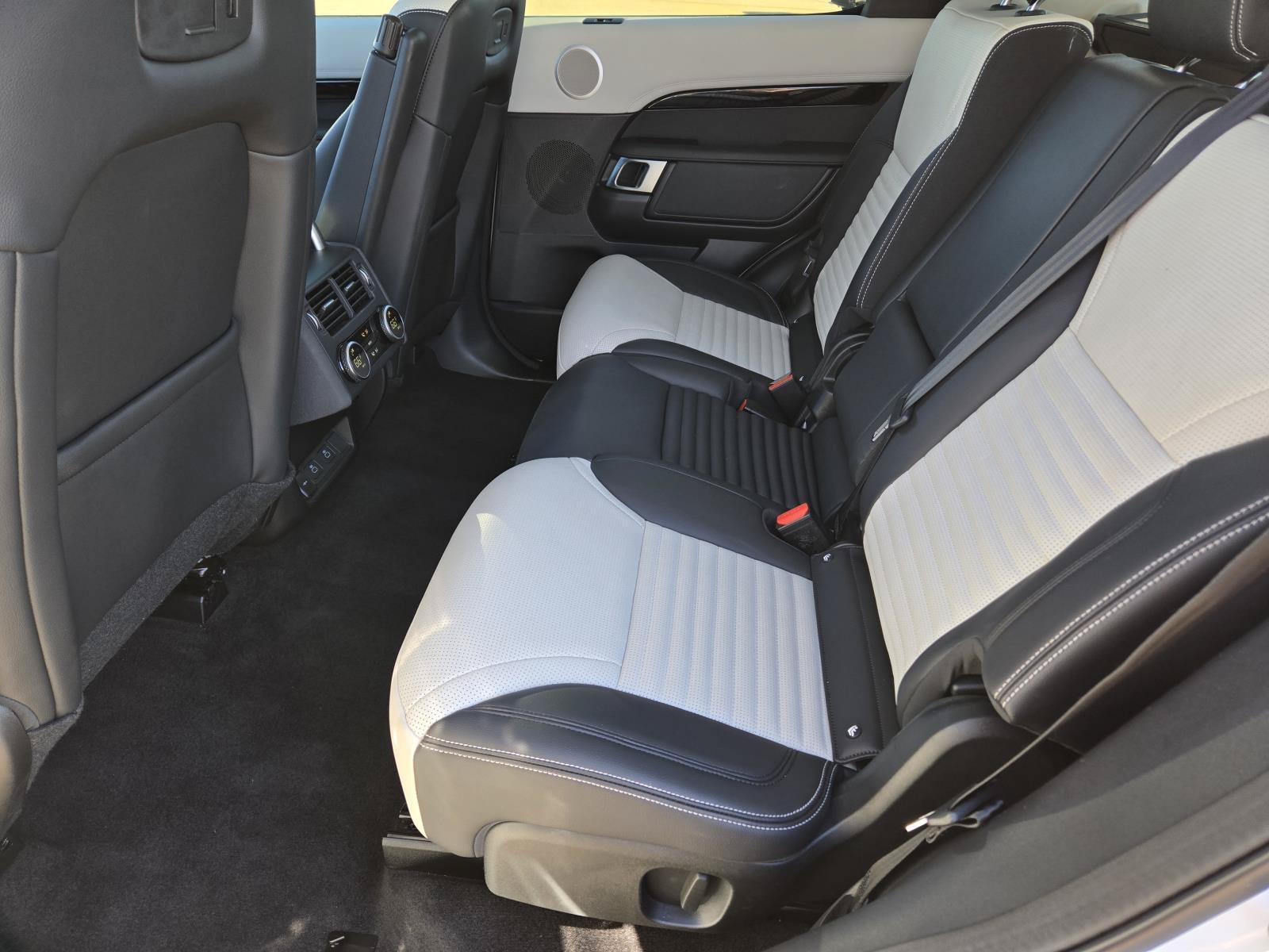 Used 2025 Fuji White Land Rover S image 18