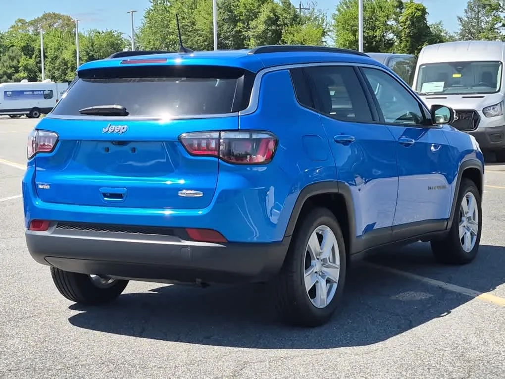 Used 2022 Laser Blue Pearlcoat Jeep Latitude image 3