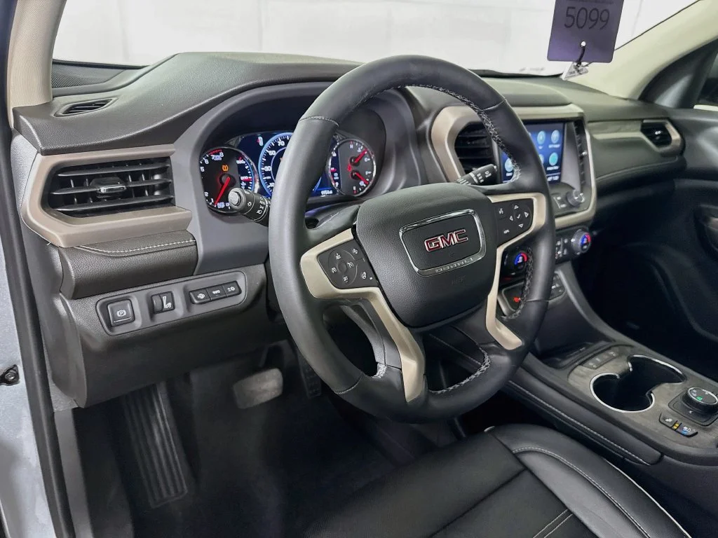 Used 2023 Silver GMC Denali image 9