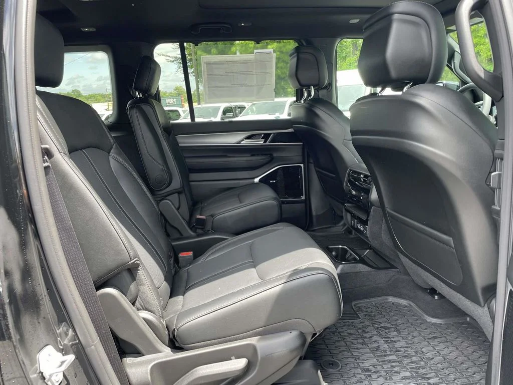 New 2026 High Gloss Black Jeep Limited Reserve image 18