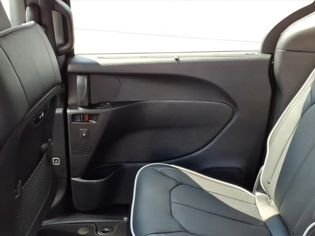 2026 Chrysler Pacifica Limited - Photo 28