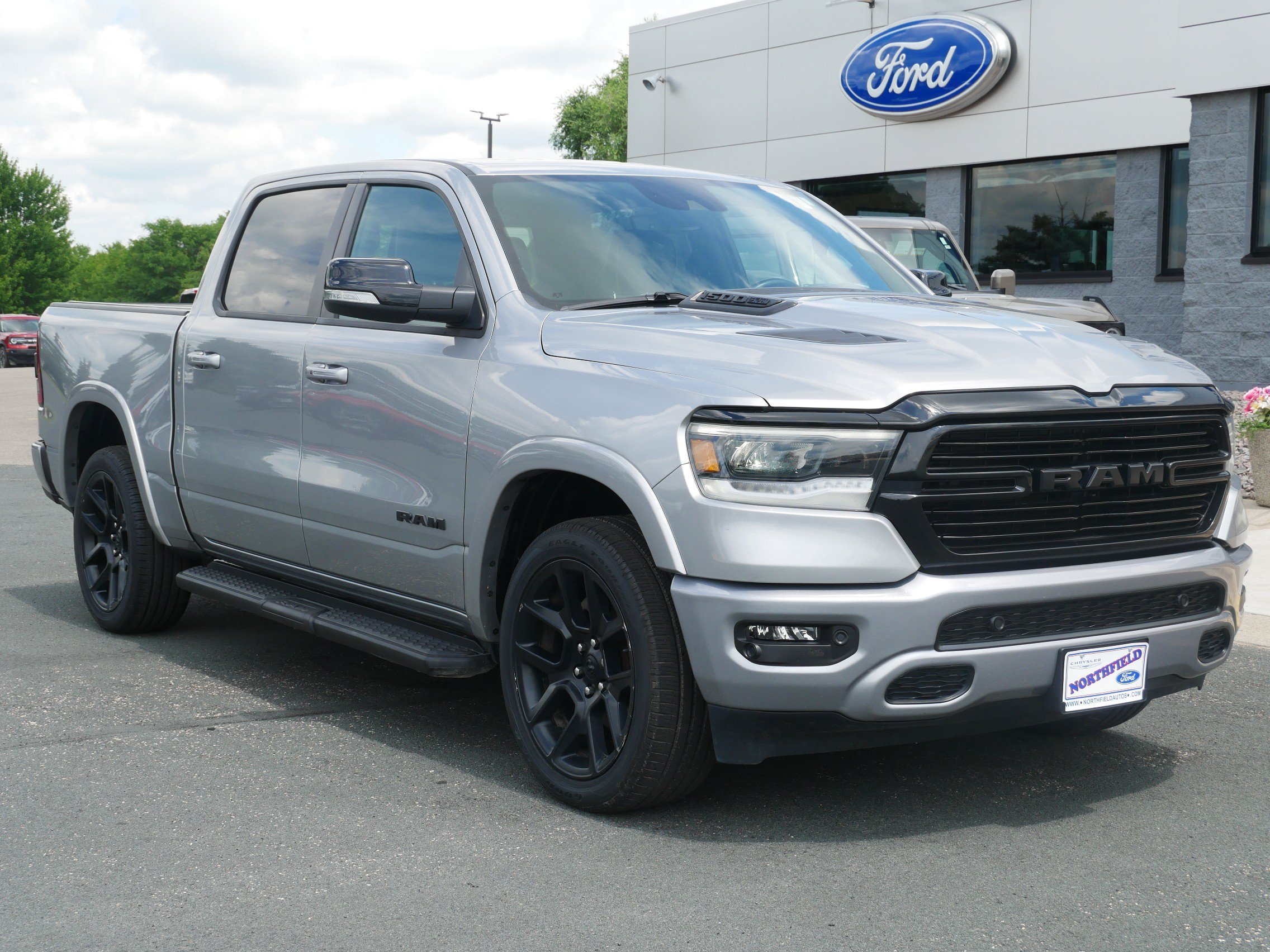 Used 2021 Billet Silver Clearcoat Metallic Ram Laramie image 2