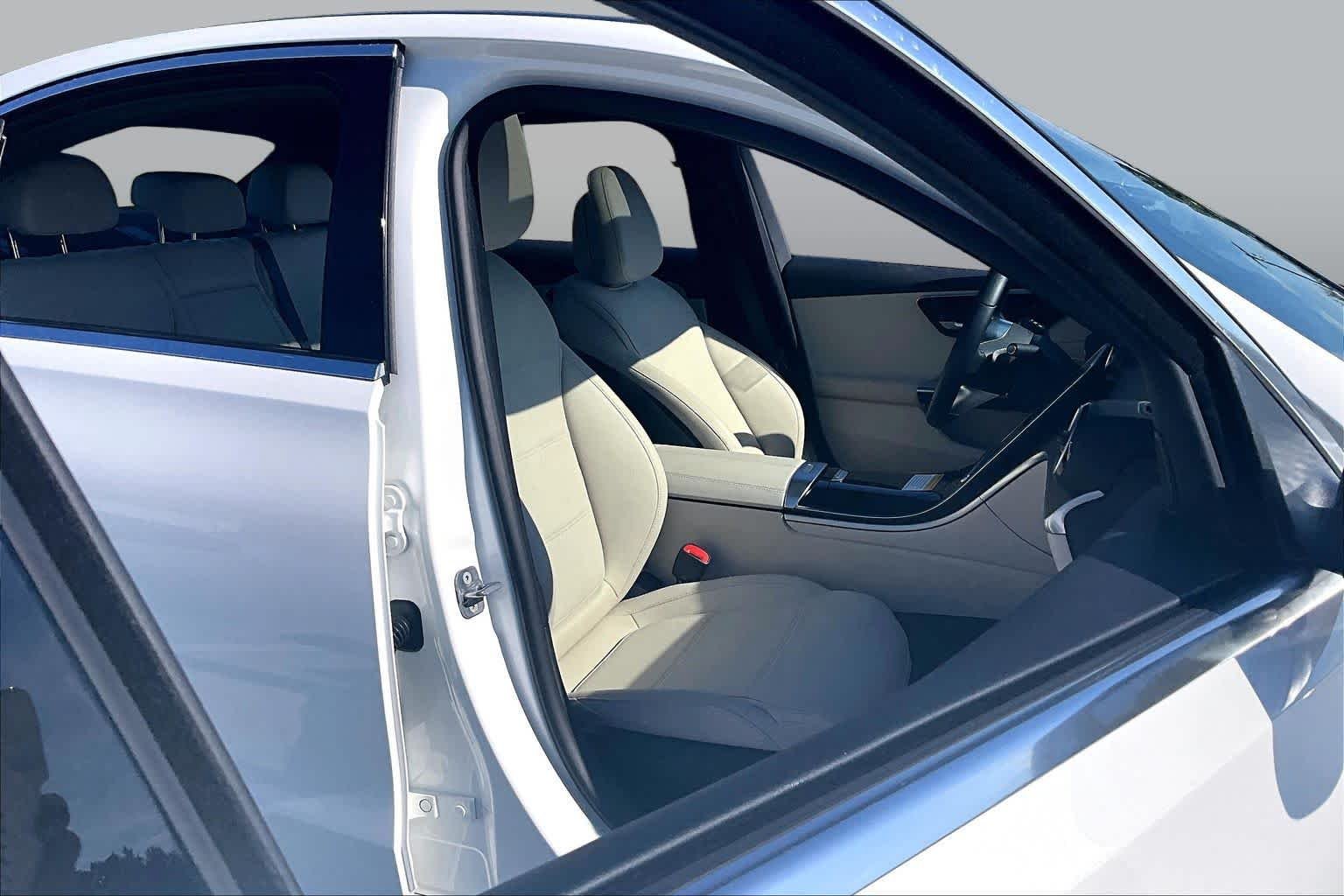 2025 Mercedes-Benz C-Class Sedan C 300 - Photo 9