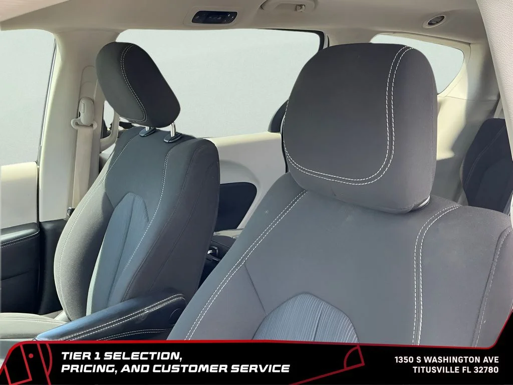 Used 2023 White Chrysler LX image 18