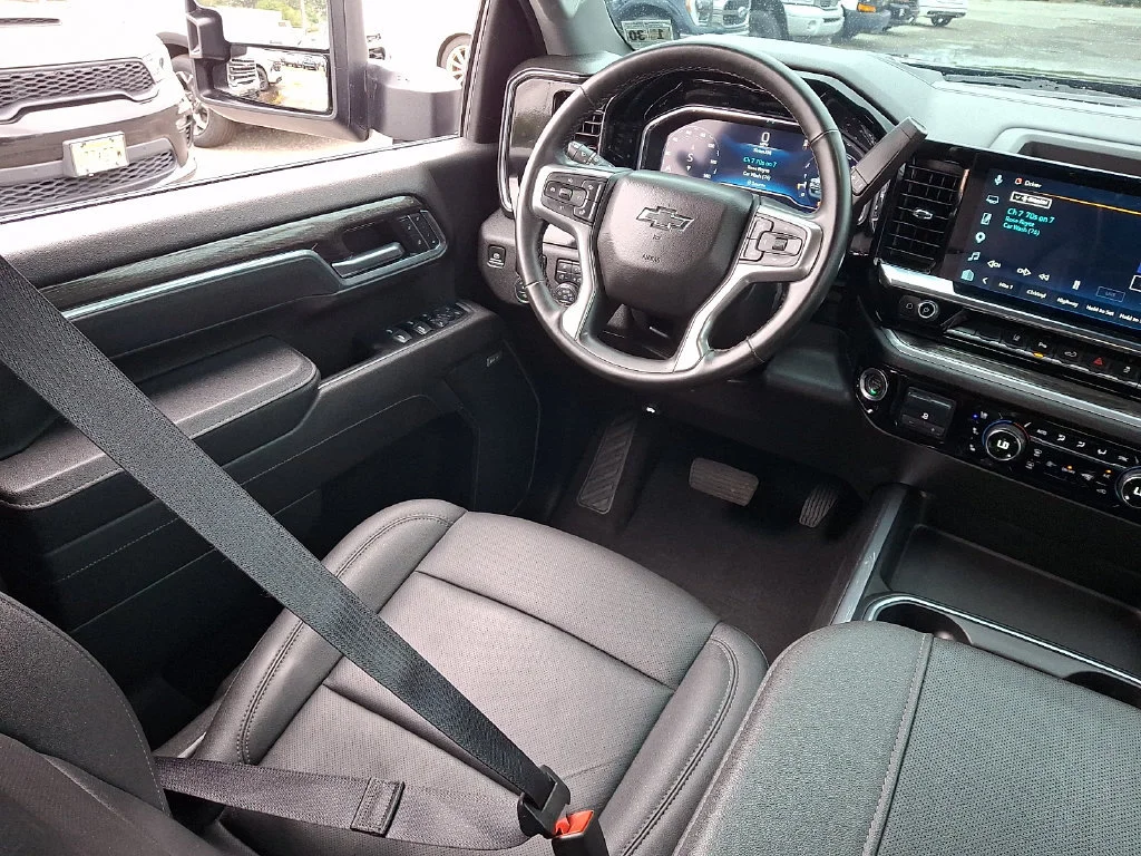 Used 2025 Black Chevrolet LTZ image 15
