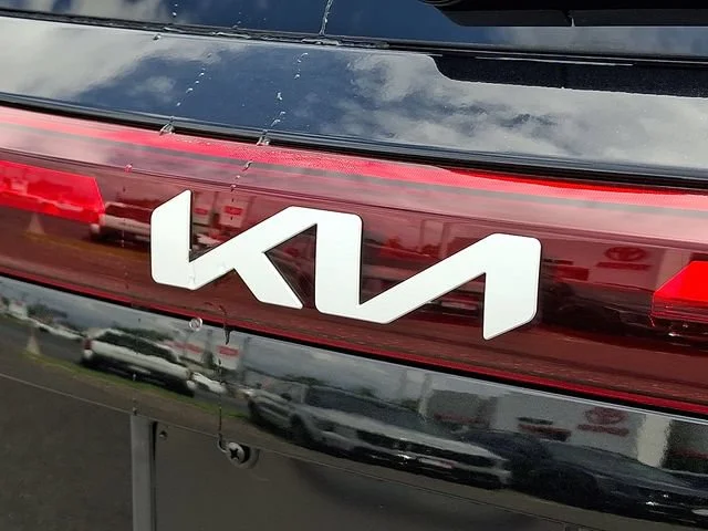 Used 2024 Black Kia LX image 31