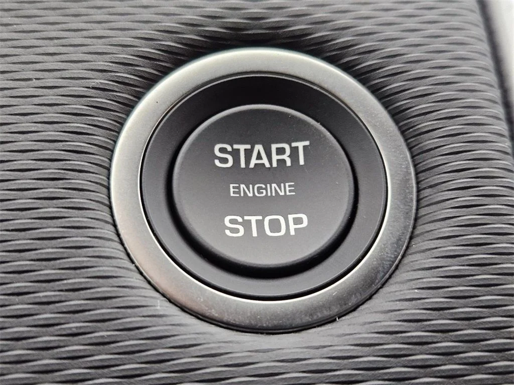 Used 2025 Black Land Rover Dynamic SE image 19